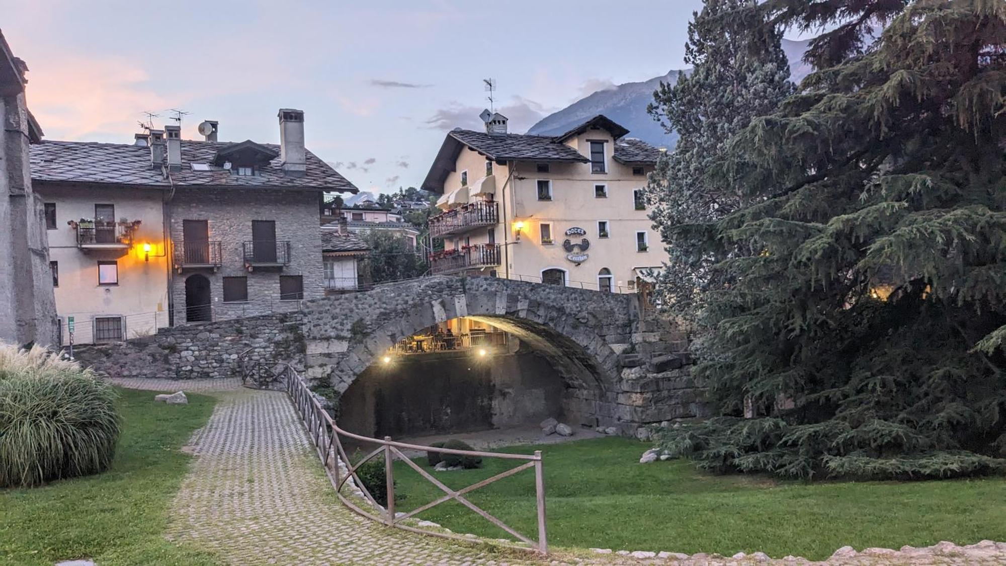 Maison Du Pont Romain Аоста Экстерьер фото